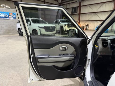 Used 2018 Kia Soul w/ Convenience Package FWD image 11