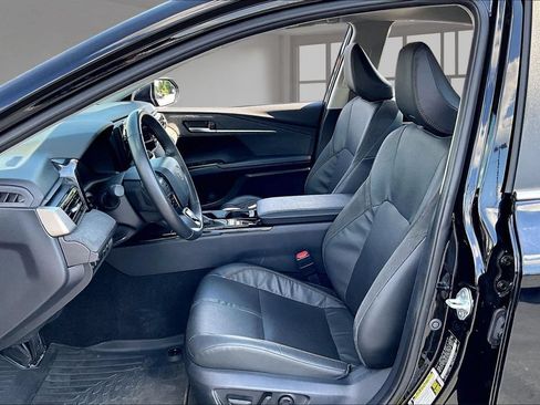 Used 2025 Toyota Camry XLE FWD image 25