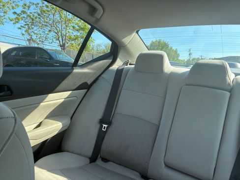 Used 2025 Nissan Altima 2.5 SV image 32