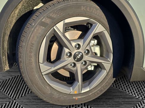 New 2025 Kia K4 LXS image 18