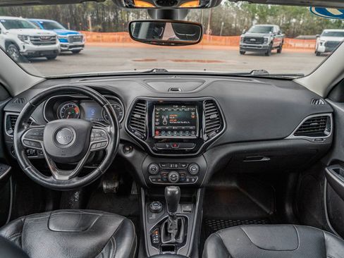 Used 2019 Jeep Cherokee Limited image 25