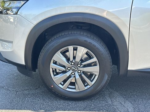 Used 2024 Nissan Pathfinder SV FWD image 11