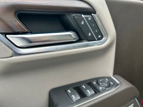 Used 2022 GMC Sierra 1500 SLT w/ SLT Convenience Package image 19