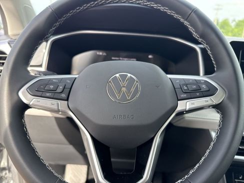 New 2025 Volkswagen Taos SE image 18