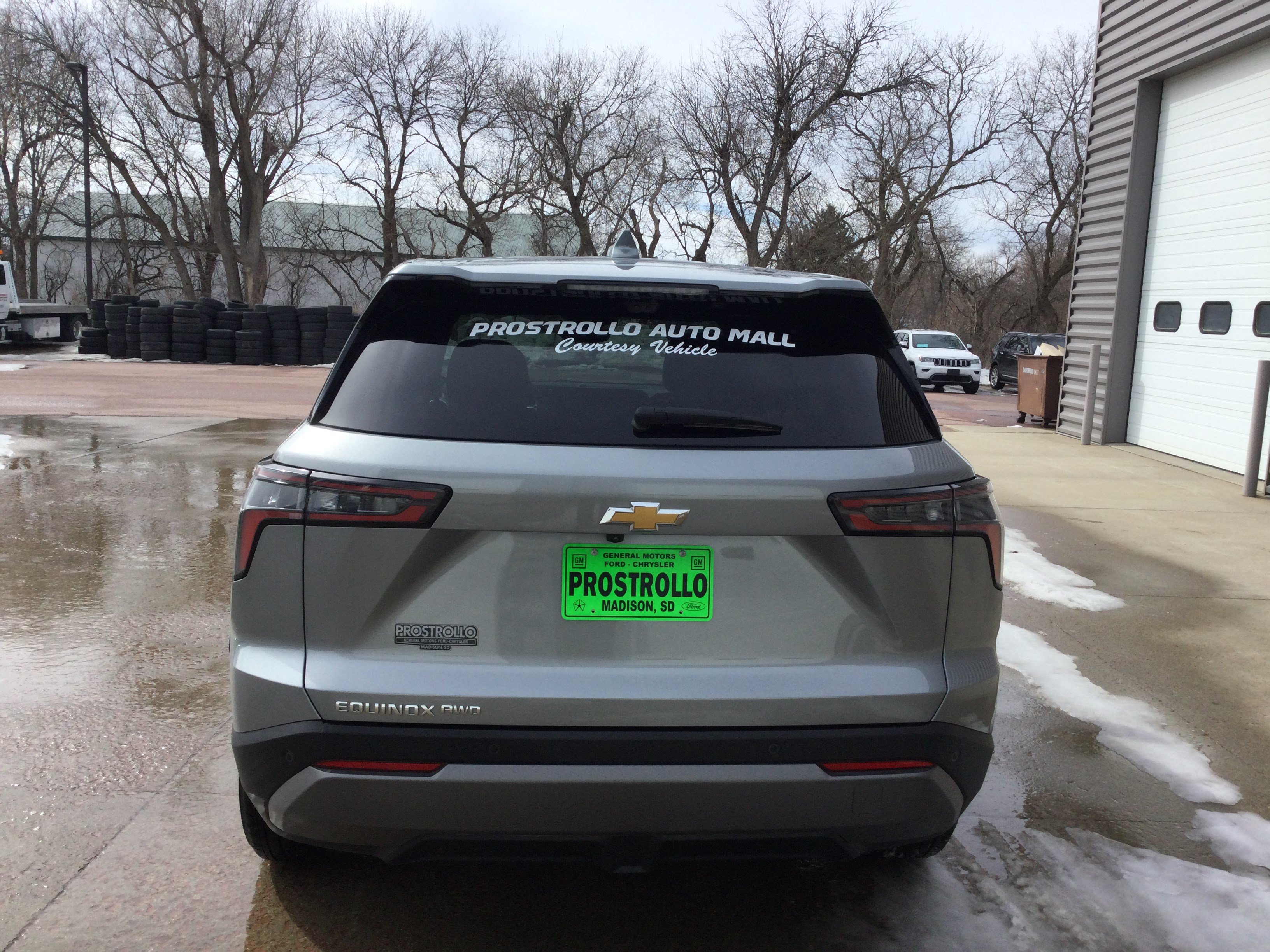 Used 2025 Chevrolet Equinox LT w/ Safety and Technology Package AWD/4WD image 4