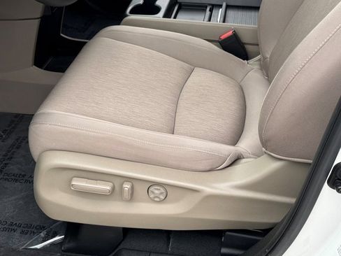 Used 2023 Honda Odyssey EX image 13