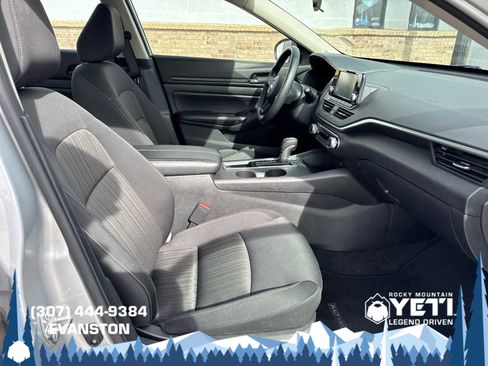 Used 2024 Nissan Altima 2.5 S image 11