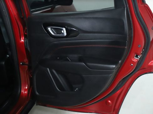 Used 2025 Jeep Compass Trailhawk AWD/4WD image 30