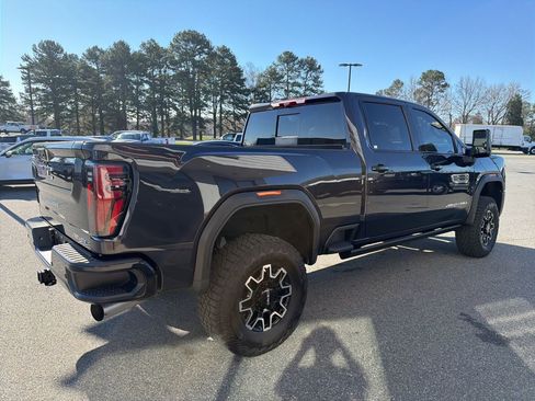 Used 2025 GMC Sierra 2500 AT4X image 7