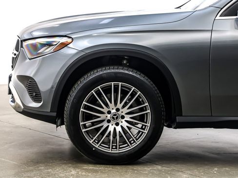 Used 2023 Mercedes-Benz GLC 300 4MATIC w/ Exclusive Trim Package image 11