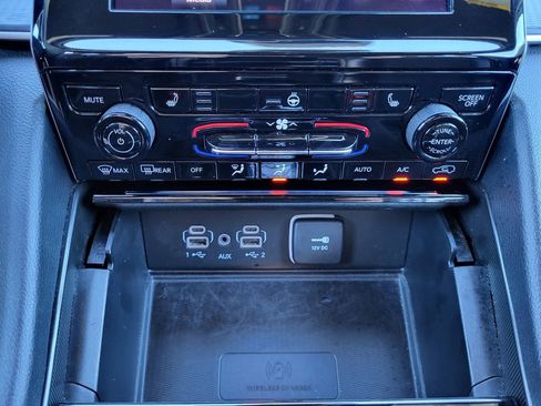 Used 2024 Jeep Grand Cherokee L Laredo image 14