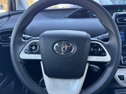 Used 2018 Toyota Prius One image 36