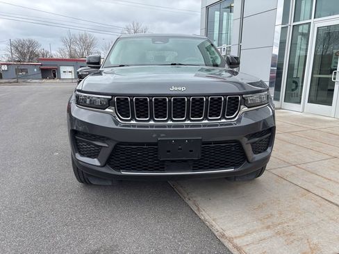 Used 2023 Jeep Grand Cherokee Laredo image 5