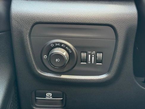 Certified 2024 Jeep Grand Cherokee L Limited AWD/4WD image 17