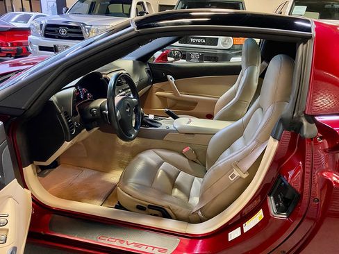 Used 2007 Chevrolet Corvette Coupe w/ Preferred Equipment Group RWD image 19