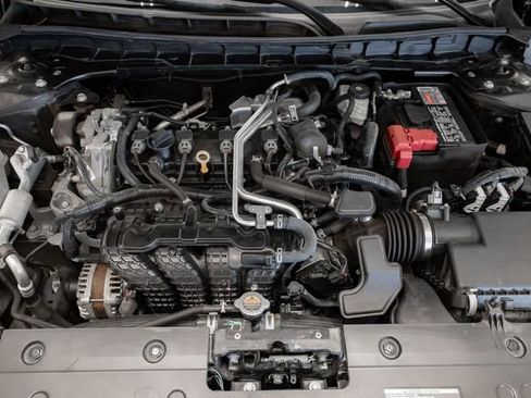 Used 2024 Nissan Altima 2.5 SV image 3