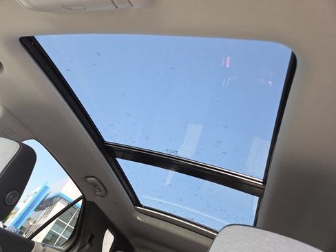 Used 2024 Chevrolet Equinox LT w/ LPO, Floor Liner Package FWD image 3