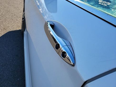 Used 2017 Honda Accord Touring image 8