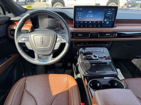 Used 2023 Lincoln Nautilus Reserve AWD/4WD image 17
