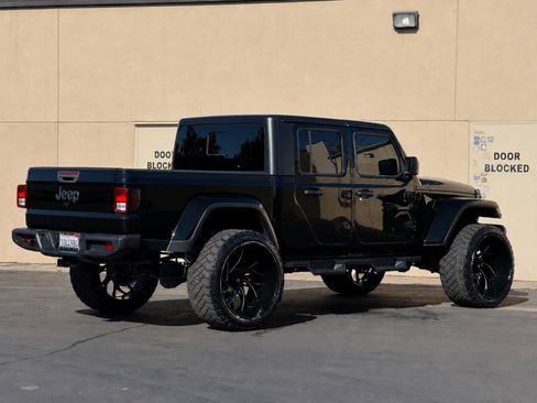 Used 2022 Jeep Gladiator Sport AWD/4WD image 5