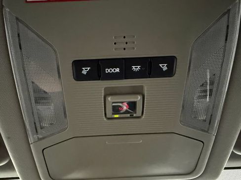 Used 2025 Toyota RAV4 XLE AWD/4WD image 22