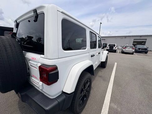 Used 2024 Jeep Wrangler Unlimited Sahara AWD/4WD image 8