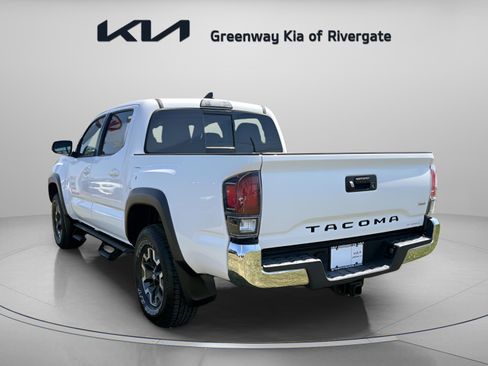 Used 2018 Toyota Tacoma TRD Off-Road AWD/4WD image 5