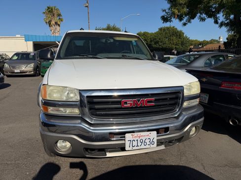 Used 2003 GMC Sierra 1500 SLT w/ SLT Preferred Equipment Group AWD/4WD image 2