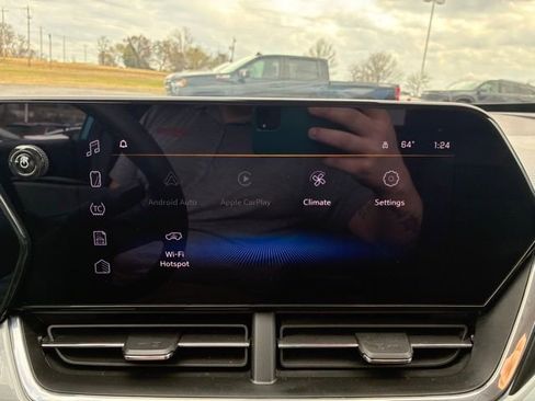 Used 2025 Chevrolet Trax LT image 15