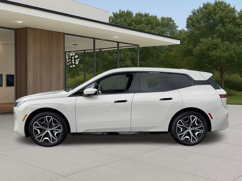 Used 2026 BMW iX xDrive45 w/ Climate Comfort Package image 13