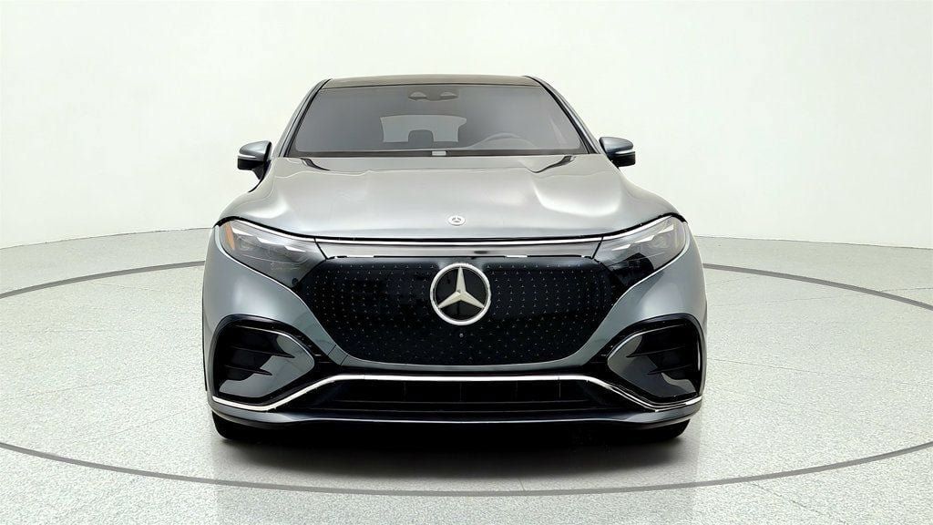Used 2023 Mercedes-Benz EQS 580 4MATIC SUV image 2