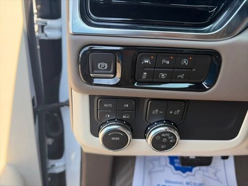 New 2026 GMC Yukon XL Denali w/ Sun & Power Step Package AWD/4WD image 19