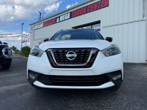 Used 2019 Nissan Kicks SR w/ SR Premium Package FWD image 6