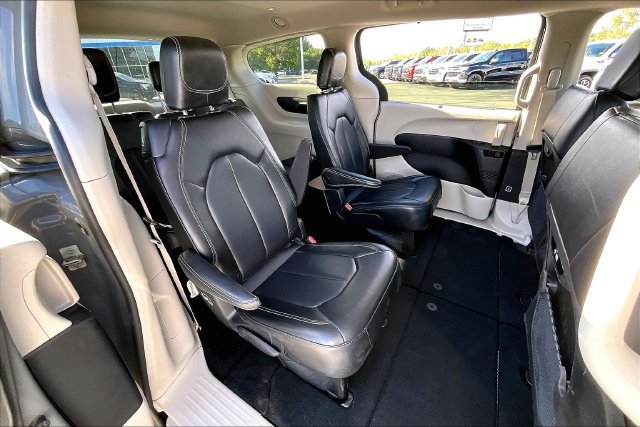 Used 2023 Chrysler Pacifica Touring-L FWD image 24