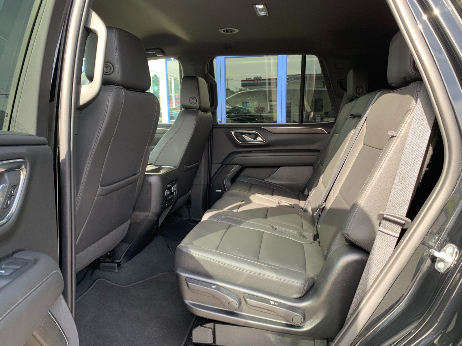 Used 2023 Chevrolet Tahoe LT w/ Luxury Package AWD/4WD image 26