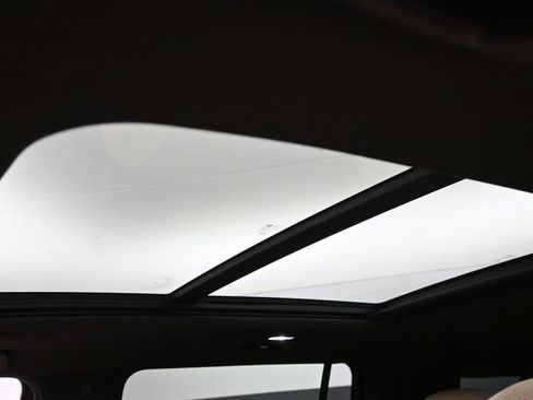 Used 2022 Cadillac Escalade ESV Premium Luxury image 30