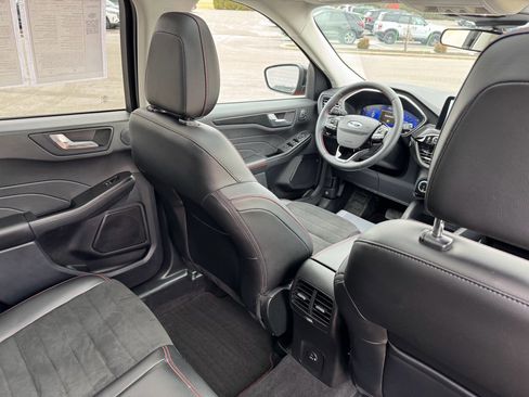 Certified 2022 Ford Escape SEL w/ SEL Stealth AWD Package image 19