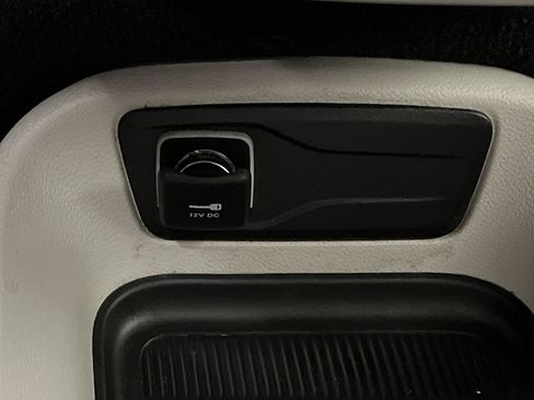 Used 2023 Chrysler Pacifica Touring-L image 23