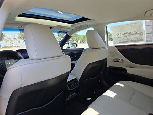 New 2025 Lexus ES 350 w/ Premium Package image 18