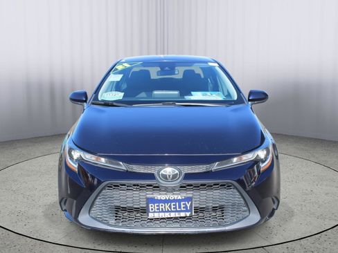 Used 2021 Toyota Corolla LE image 3