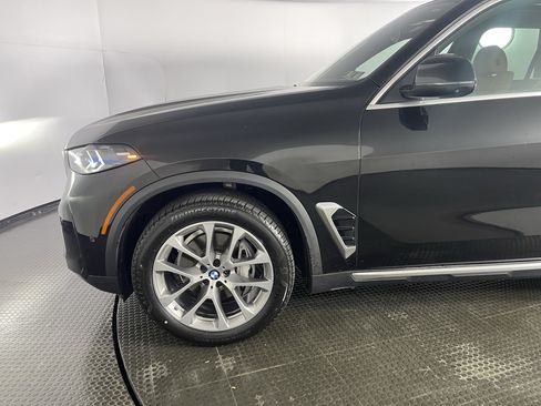 Certified 2024 BMW X5 xDrive40i w/ Premium Package AWD/4WD image 4