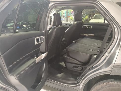Used 2022 Ford Explorer XLT w/ Equipment Group 202A AWD/4WD image 12