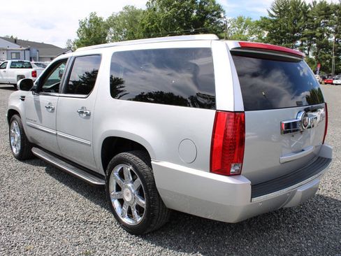 Used 2013 Cadillac Escalade ESV Luxury AWD/4WD image 9