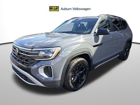 New 2026 Volkswagen Atlas Peak Edition image 1