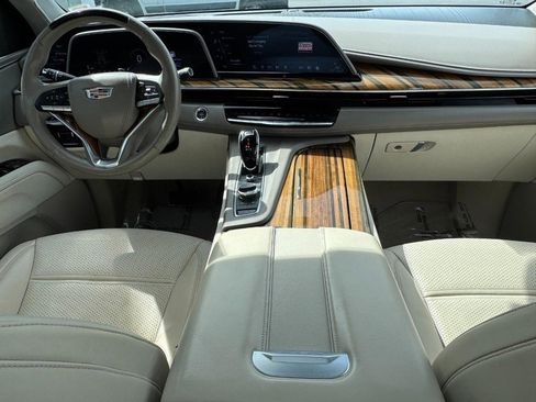 Used 2022 Cadillac Escalade Premium Luxury Platinum AWD/4WD image 16
