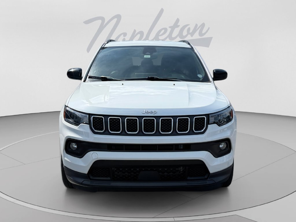 Used 2024 Jeep Compass Latitude AWD/4WD image 9