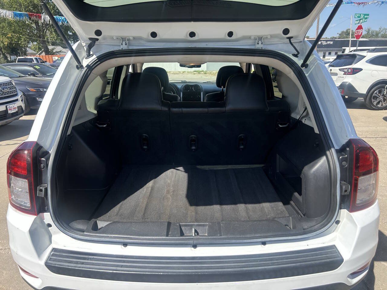 Used 2017 Jeep Compass Latitude FWD image 7