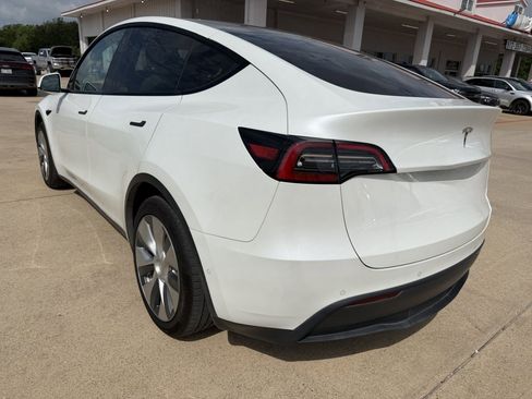 Used 2021 Tesla Model Y Long Range AWD/4WD image 2