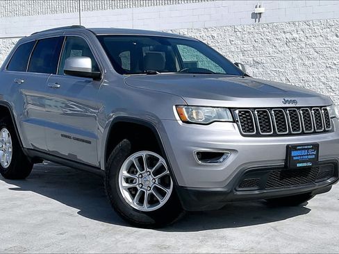 Used 2018 Jeep Grand Cherokee Laredo RWD image 21