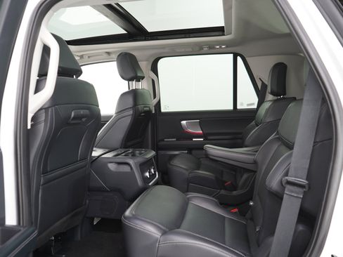 Used 2025 Ford Expedition Platinum AWD/4WD image 20